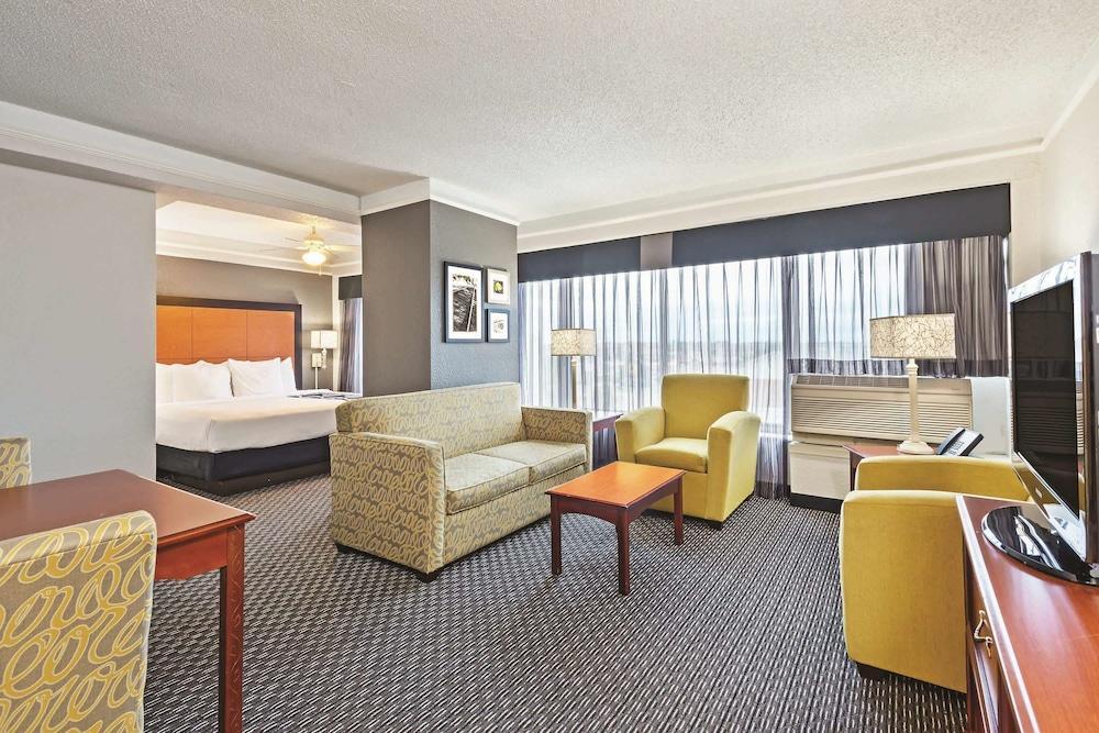 La Quinta By Wyndham New Orleans Airport Hotel Kenner Exterior photo