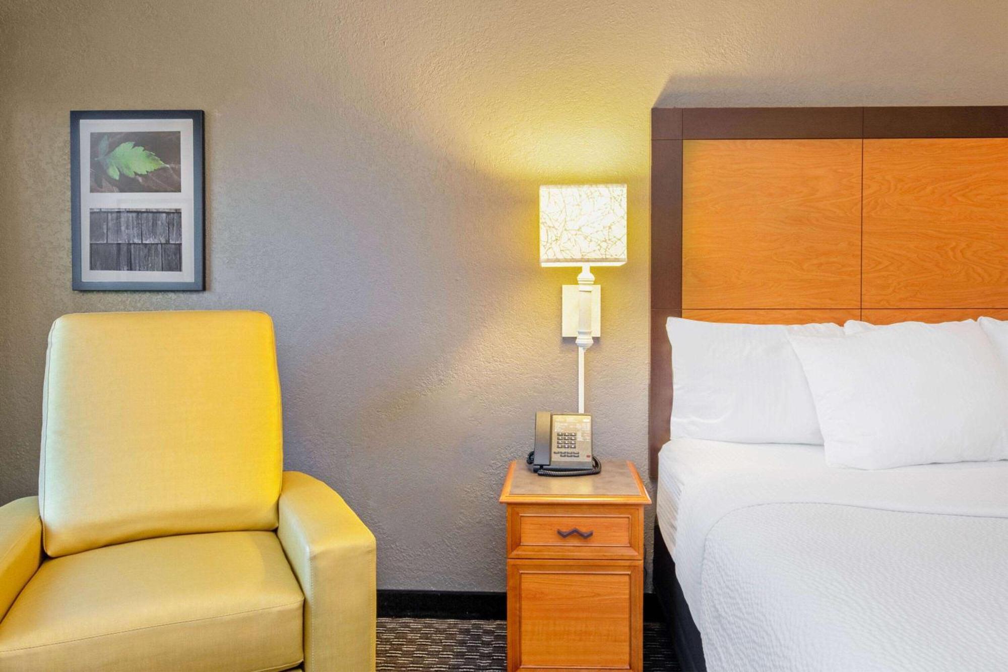 La Quinta By Wyndham New Orleans Airport Hotel Kenner Exterior photo