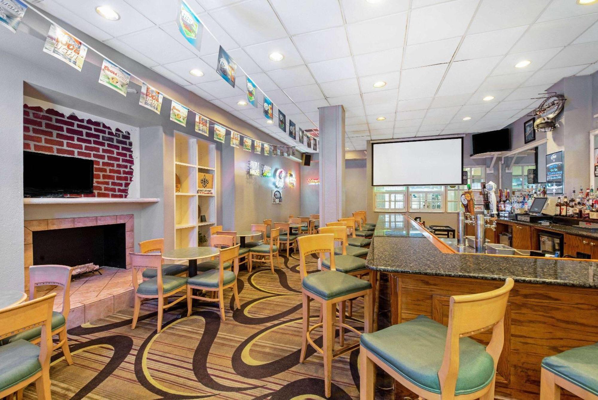 La Quinta By Wyndham New Orleans Airport Hotel Kenner Exterior photo