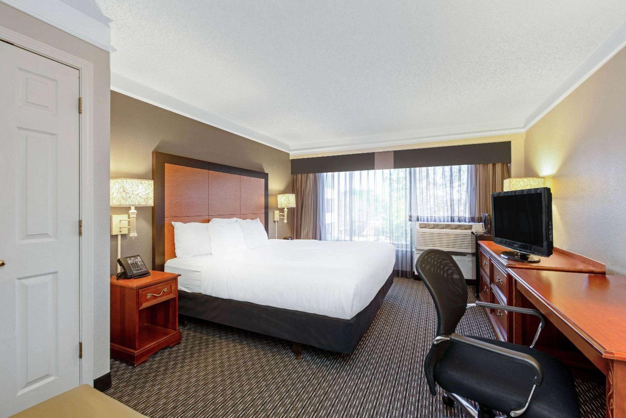 La Quinta By Wyndham New Orleans Airport Hotel Kenner Exterior photo