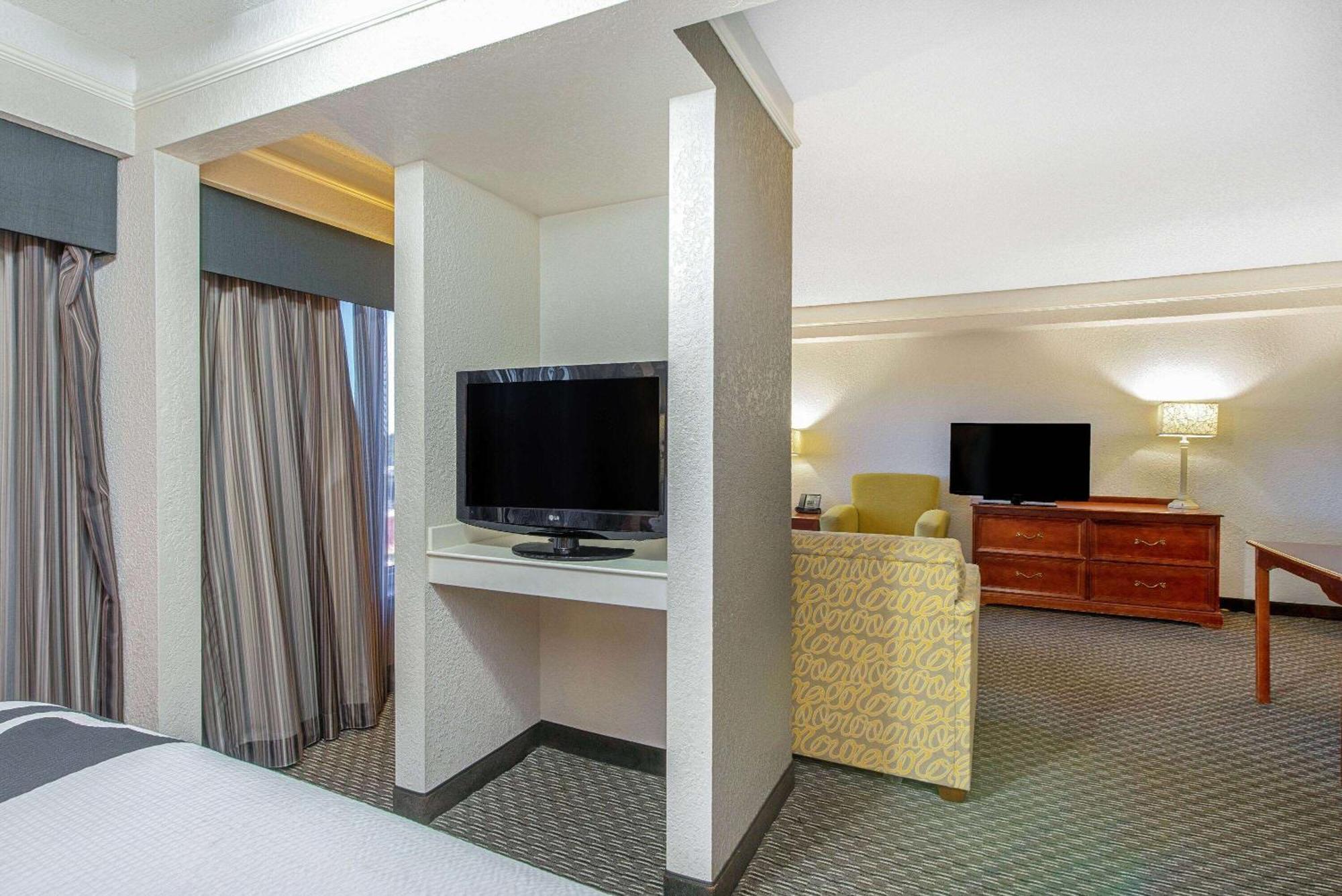 La Quinta By Wyndham New Orleans Airport Hotel Kenner Exterior photo