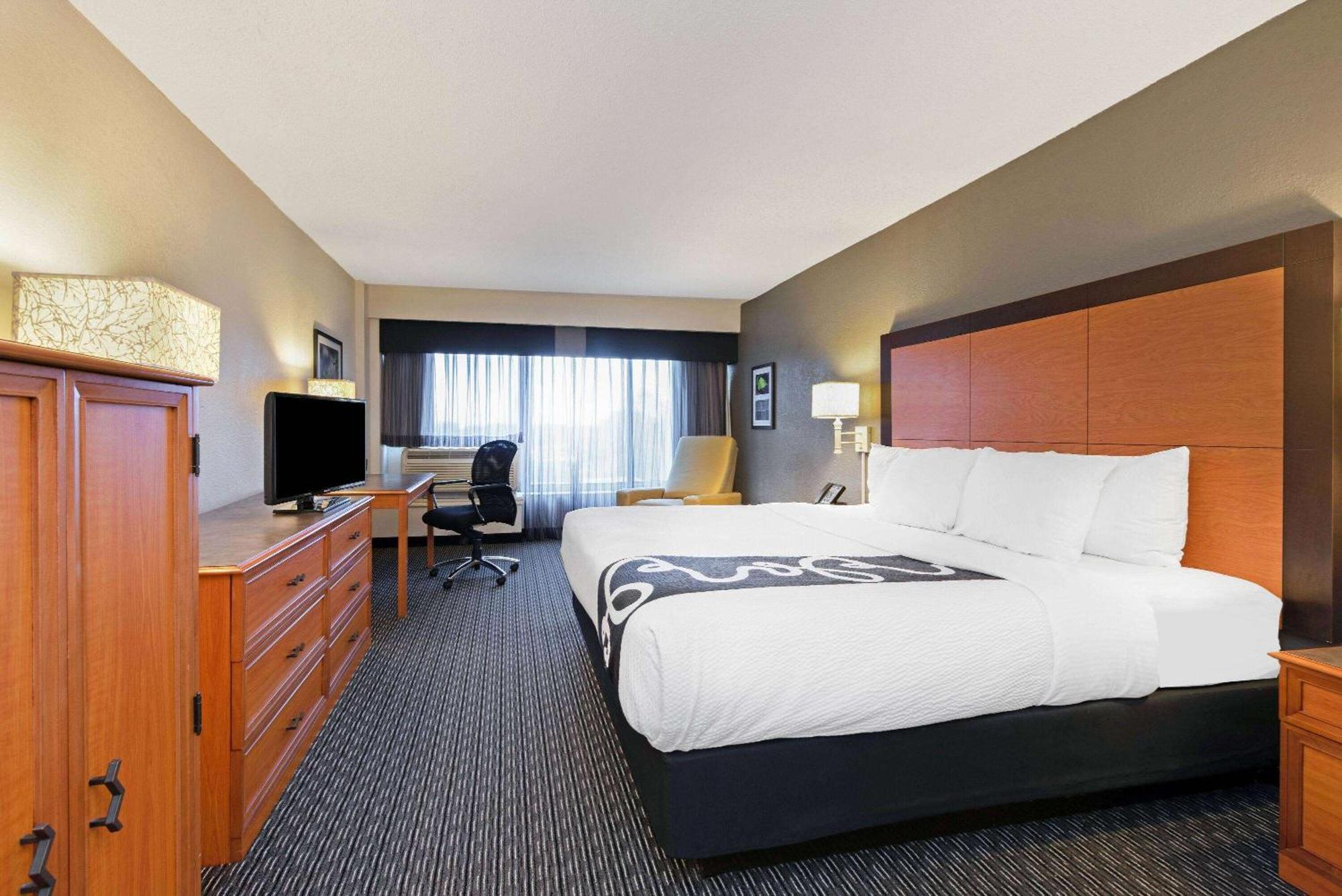 La Quinta By Wyndham New Orleans Airport Hotel Kenner Exterior photo