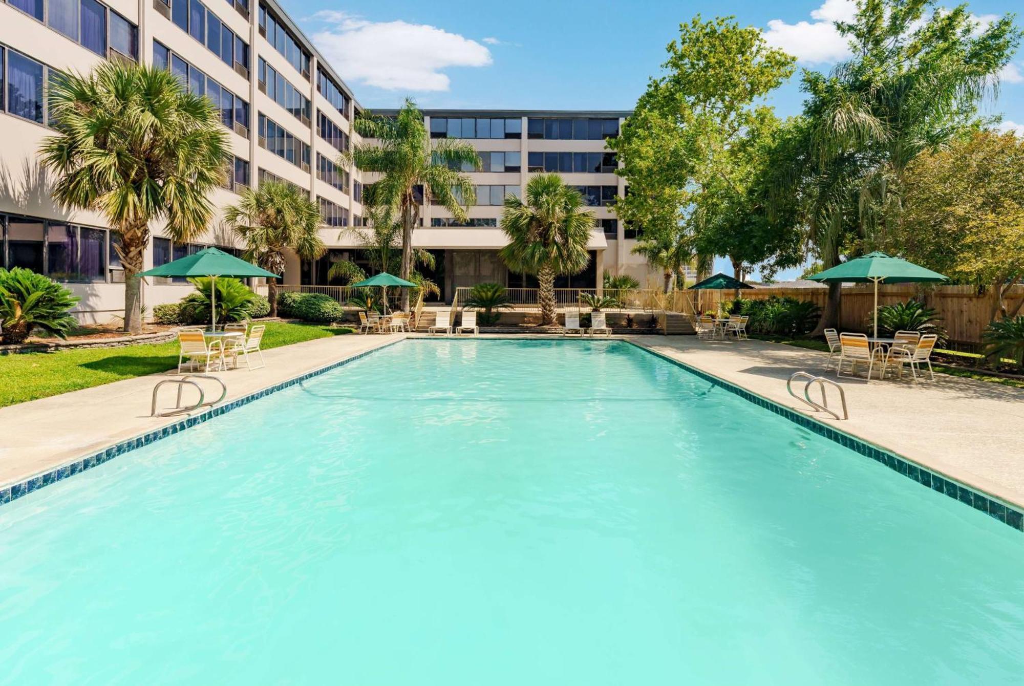 La Quinta By Wyndham New Orleans Airport Hotel Kenner Exterior photo