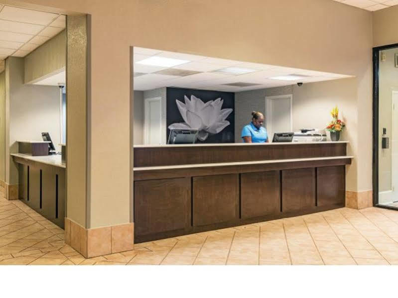 La Quinta By Wyndham New Orleans Airport Hotel Kenner Exterior photo
