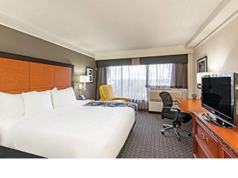 La Quinta By Wyndham New Orleans Airport Hotel Kenner Exterior photo